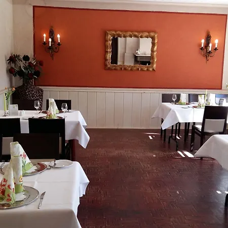 Restaurant Ramster بيت ضيافة 3*