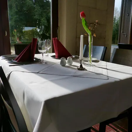 Restaurant Ramster بيت ضيافة شنيفردينغين