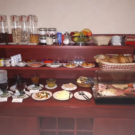 Restaurant Ramster بيت ضيافة 3*