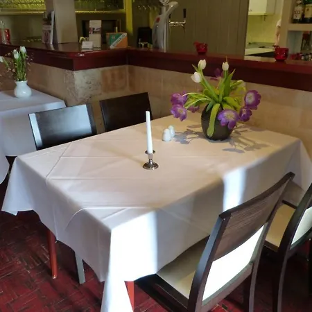 Restaurant Ramster بيت ضيافة