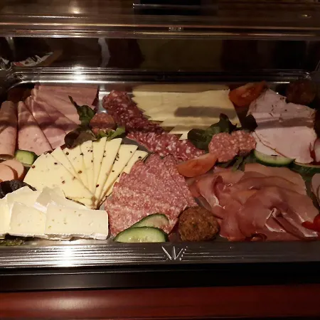 Restaurant Ramster بيت ضيافة شنيفردينغين